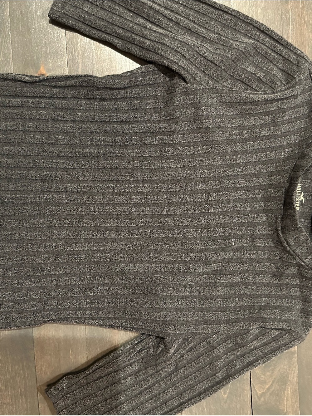 Hollister Women’sCharcoal Ribbed Crewneck Sweater